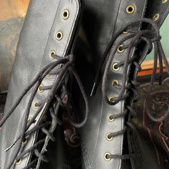 Heeled dr. Marten boots, size 11, never worn out, great condition!/ like new - Picture 3 of 5